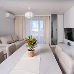 Beige Harmony For Family & Business With Parking And Ac By Uniquerent Apartament *