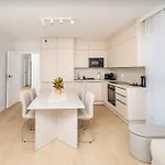 Apartament Beige Harmony For Family & Business With Parking And Ac By Uniquerent *