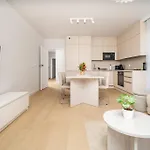 Apartament Beige Harmony For Family & Business With Parking And Ac By Uniquerent *