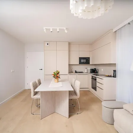 Beige Harmony For Family & Business With Parking And Ac By Uniquerent Wrocław