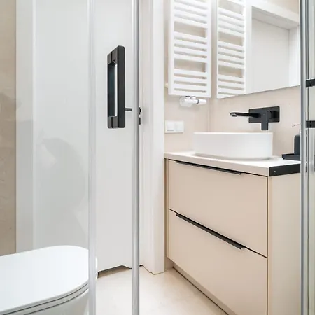 Beige Harmony For Family & Business With Parking And Ac By Uniquerent * Wroclaw