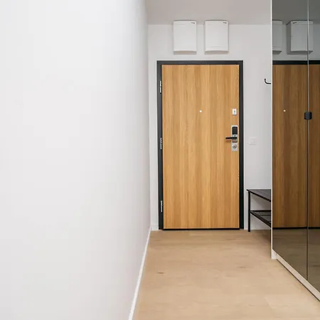 Beige Harmony For Family & Business With Parking And Ac By Uniquerent Apartament