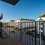 Beige Harmony For Family & Business With Parking And Ac By Uniquerent Daire