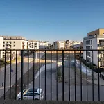 Beige Harmony For Family & Business With Parking And Ac By Uniquerent Daire *