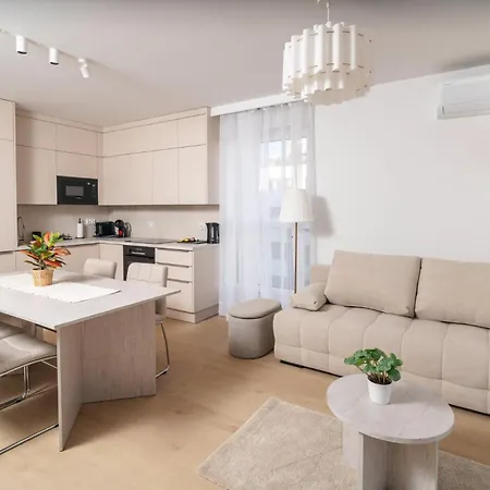 Beige Harmony For Family & Business With Parking And Ac By Uniquerent * Wrocław