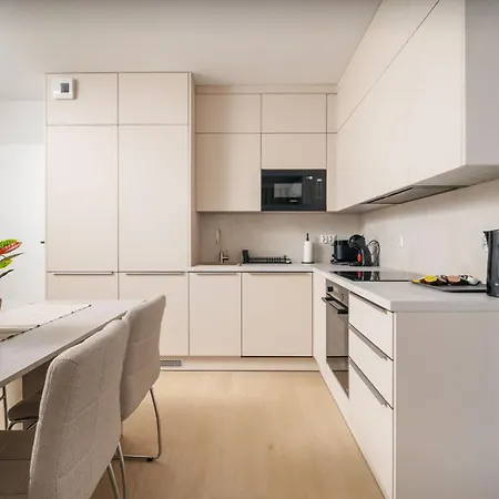 Beige Harmony For Family & Business With Parking And Ac By Uniquerent Lejlighed