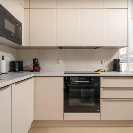 아파트 Beige Harmony For Family & Business With Parking And Ac By Uniquerent *