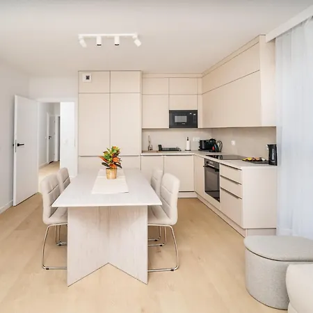 Apartman Beige Harmony For Family & Business With Parking And Ac By Uniquerent *