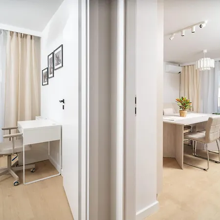 Apartman Beige Harmony For Family & Business With Parking And Ac By Uniquerent Wrocław