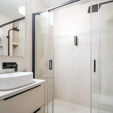 Apartman Beige Harmony For Family & Business With Parking And Ac By Uniquerent