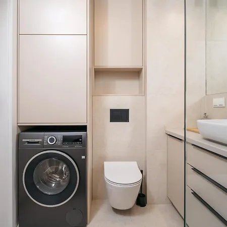 Beige Harmony For Family & Business With Parking And Ac By Uniquerent 아파트 브로츠와프