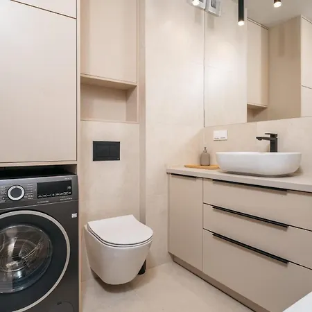Beige Harmony For Family & Business With Parking And Ac By Uniquerent Lejlighed *