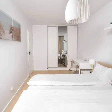 Beige Harmony For Family & Business With Parking And Ac By Uniquerent Wrocław