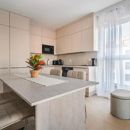 Beige Harmony For Family & Business With Parking And Ac By Uniquerent * Breslau