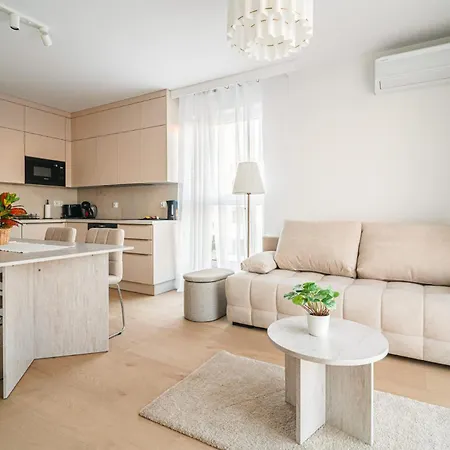 Beige Harmony For Family & Business With Parking And Ac By Uniquerent 아파트 *