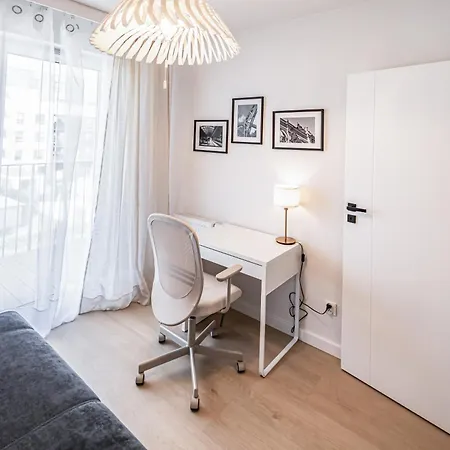 Lejlighed Beige Harmony For Family & Business With Parking And Ac By Uniquerent Wrocław