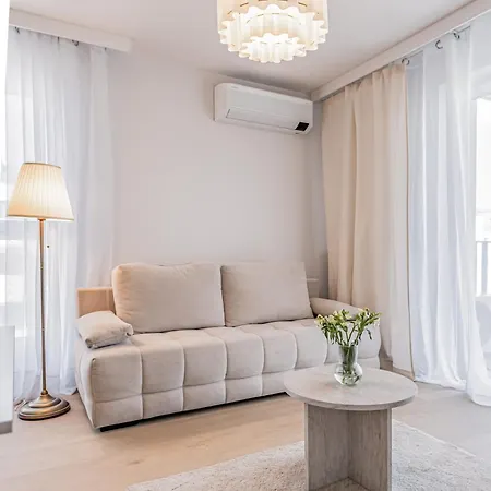 Apartman Beige Harmony For Family & Business With Parking And Ac By Uniquerent