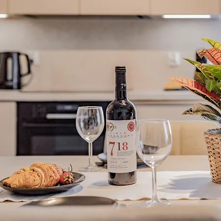 Apartman Beige Harmony For Family & Business With Parking And Ac By Uniquerent