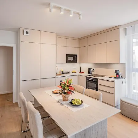 Beige Harmony For Family & Business With Parking And Ac By Uniquerent Lejlighed *