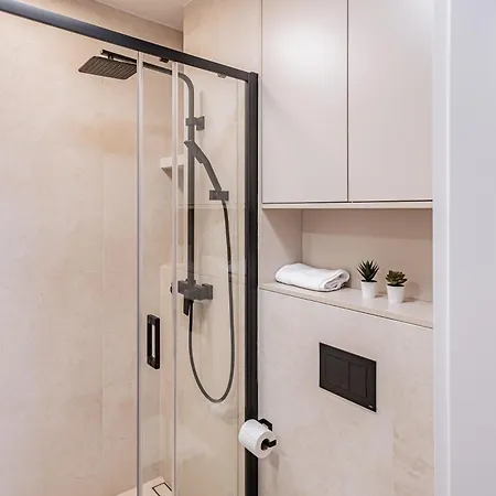 Lejlighed Beige Harmony For Family & Business With Parking And Ac By Uniquerent