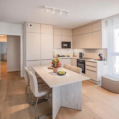 Lejlighed Beige Harmony For Family & Business With Parking And Ac By Uniquerent