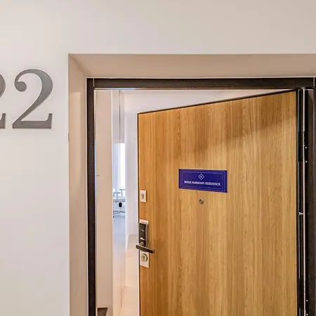 Beige Harmony For Family & Business With Parking And Ac By Uniquerent Apartman Wrocław
