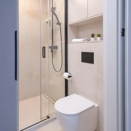 Beige Harmony For Family & Business With Parking And Ac By Uniquerent Wrocław