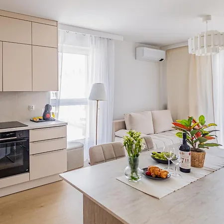 Beige Harmony For Family & Business With Parking And Ac By Uniquerent Wrocław