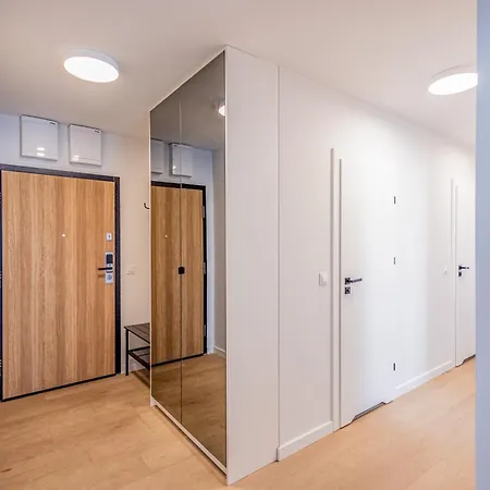 Lejlighed Beige Harmony For Family & Business With Parking And Ac By Uniquerent Wrocław