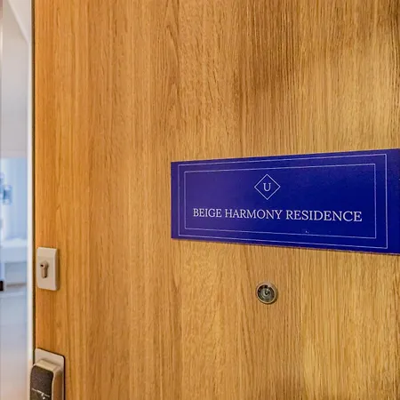 Beige Harmony For Family & Business With Parking And Ac By Uniquerent Apartman Wrocław